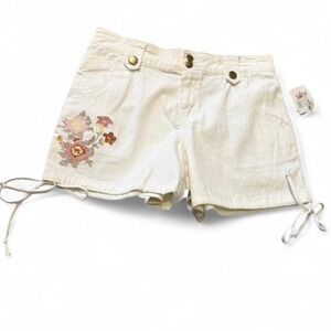 Vintage Fashion Bug Stretch Ivory Floral Embroidered Shorts